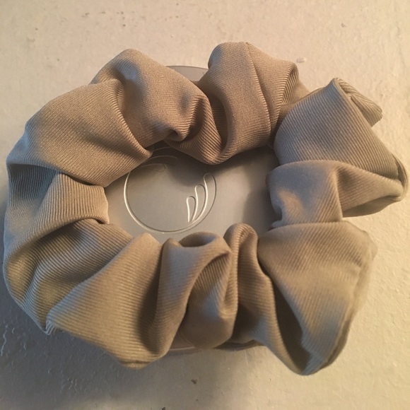 Pastel colored Hairtyes. Both are originally bought from whole foods. HQ - Picture 3 of 7